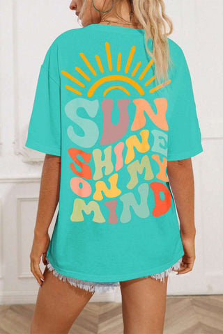 Mintgrünes T-Shirt mit dem Aufdruck „SUNSHINE ON MY MIND“